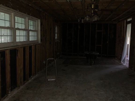 4th image of 270 Morris Dr