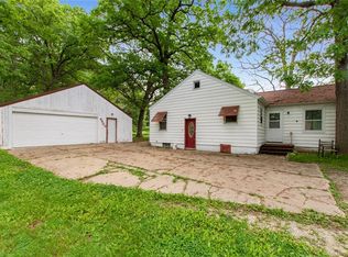 4900 42nd St NE, Cedar Rapids, IA 52411