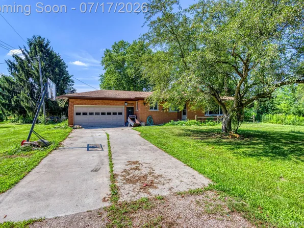 9805 Dolan Rd, Columbus, MI 48063