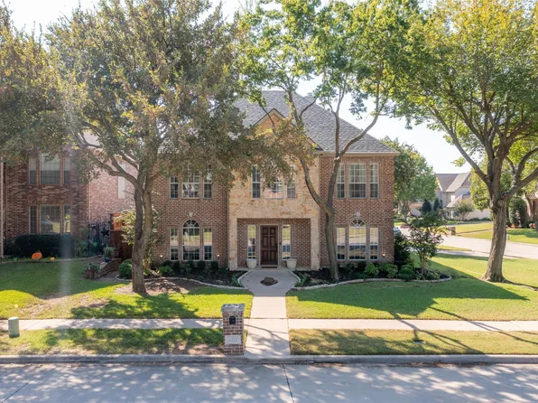 697 Bear Creek Dr, Hurst, TX 76054