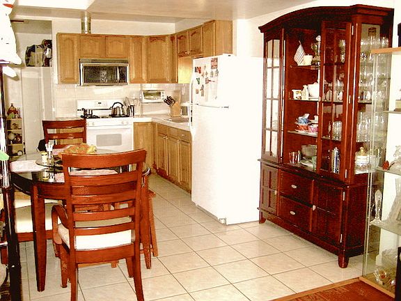Dining/kitchen