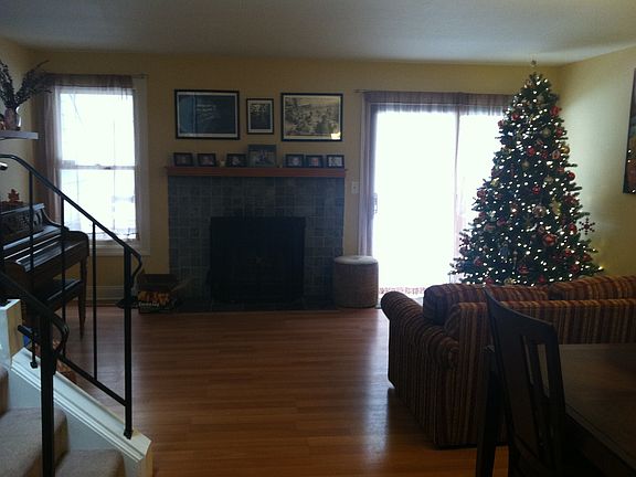 living area with working FP