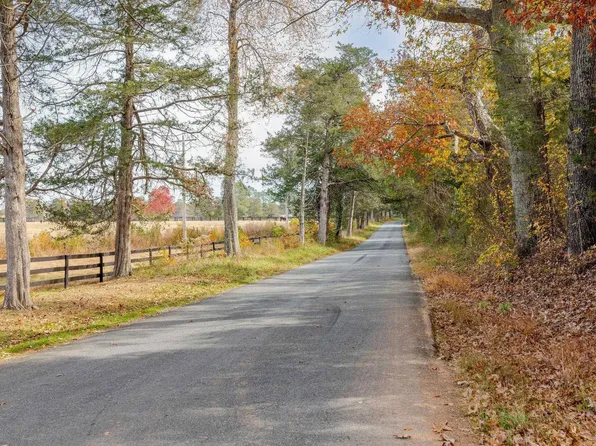 5 Coles Rolling Rd, Scottsville, VA 24590