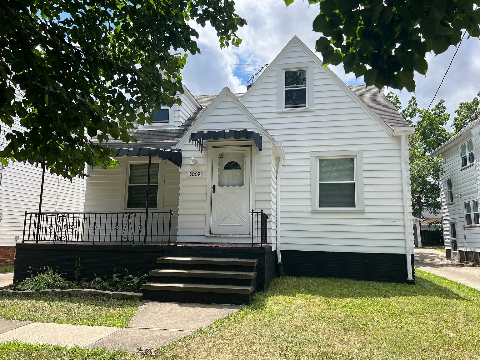 5009 Vandalia Ave — Photo 2