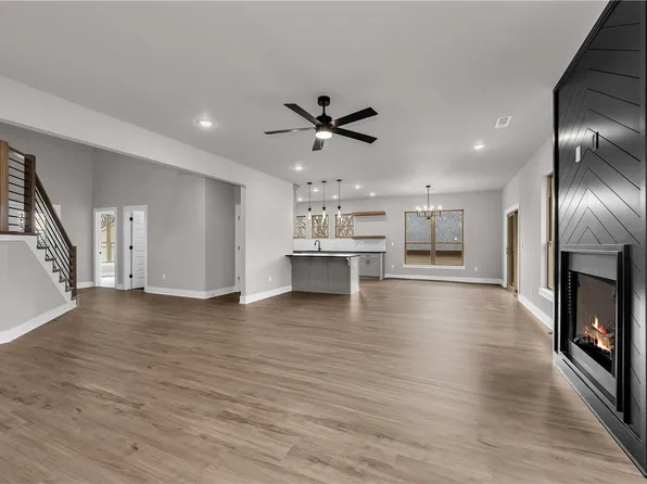 10 York Dr, Bella Vista, AR 72714