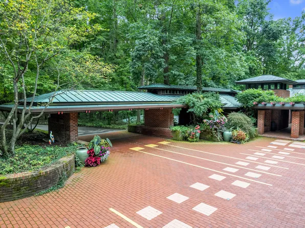 5140 Turtle Pointe Dr, Ann Arbor, MI 48105