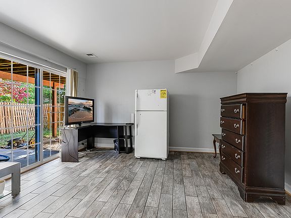 4th image of 8265 Glade Bank Dr