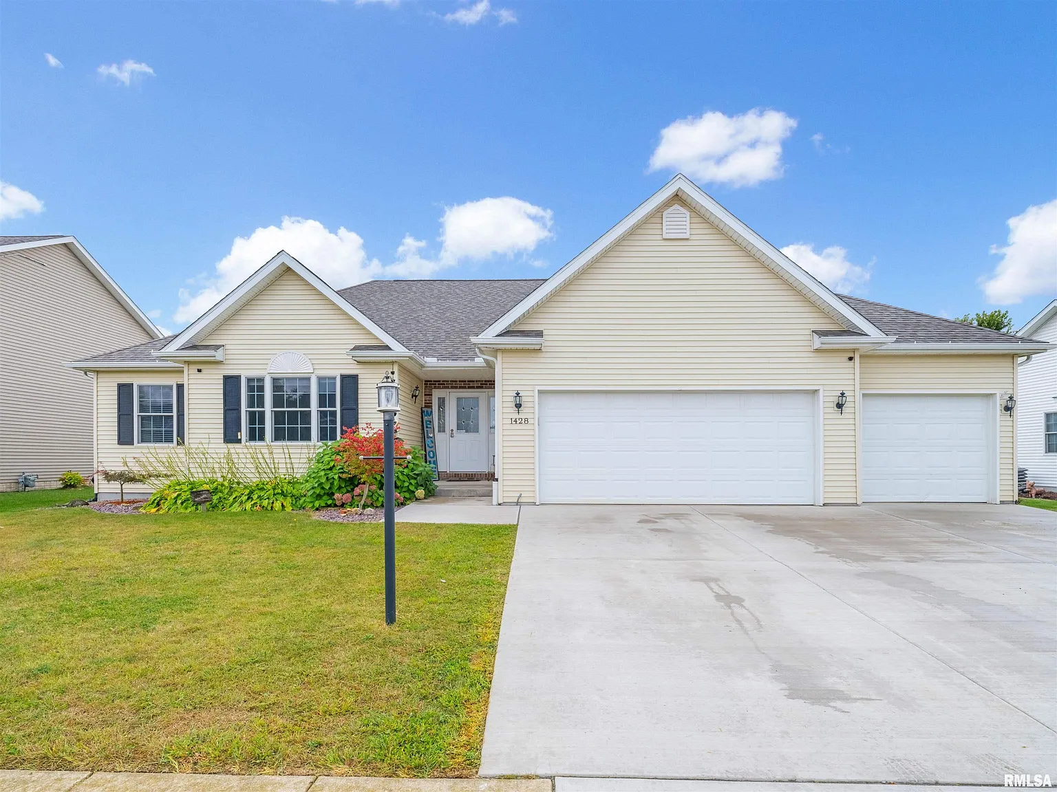 1428 Aspen Dr photo 1