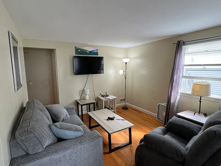 146 Rossiter Rd — Photo 22