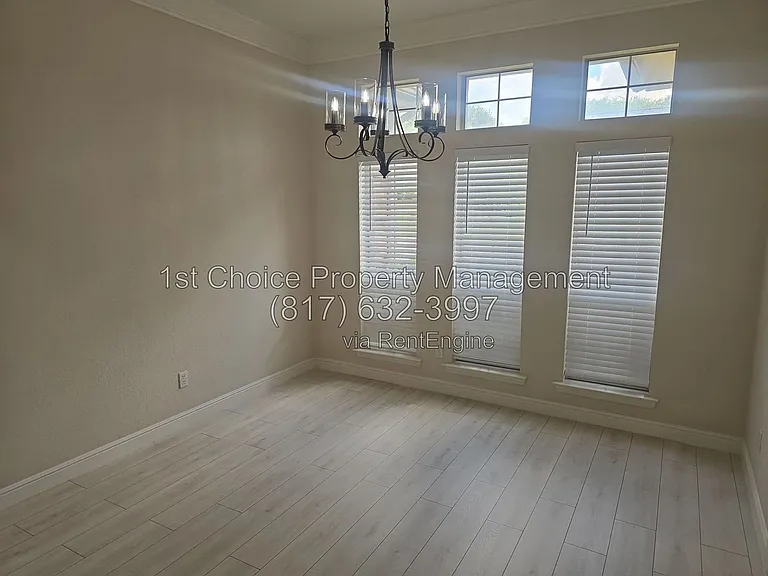 6376 Newport Ct — Photo 4