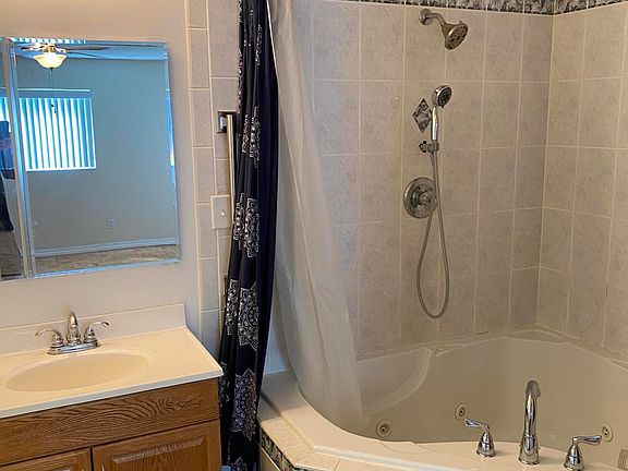 4th image of 2656 White Oak Ln
