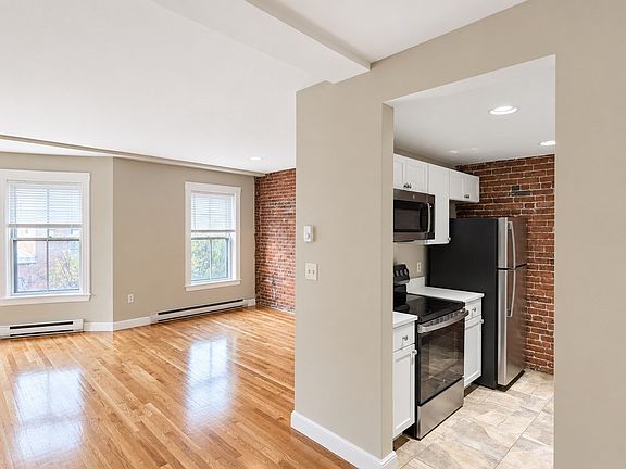 4th image of 1750 Washington St APT 10