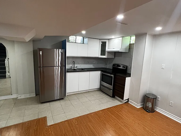 85 Watkins Glen Cres #LOWER — Photo 7