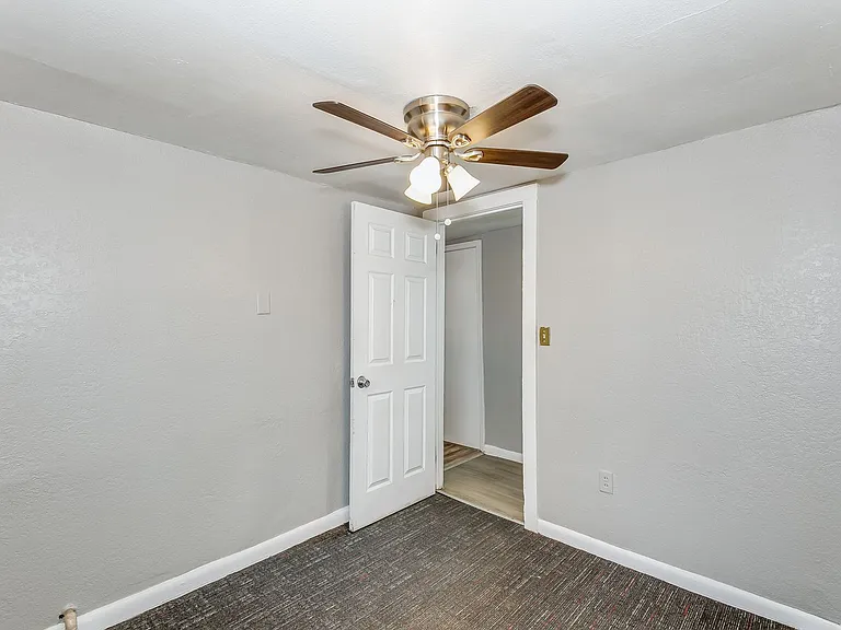 1835 S Exchange Pl — Photo 2