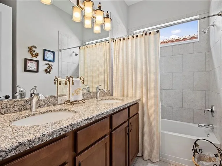 9244 Glenforest Dr — Photo 16