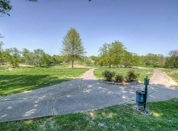 4th image of 295 Hill Ct
