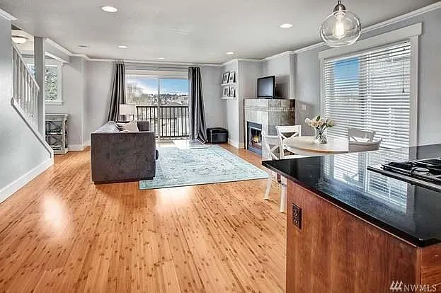2721 W Jameson St — Photo 2