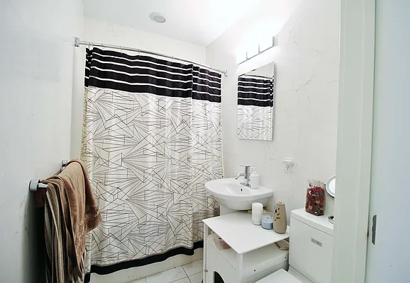 Rented by Julianna Realty Corp | media 16