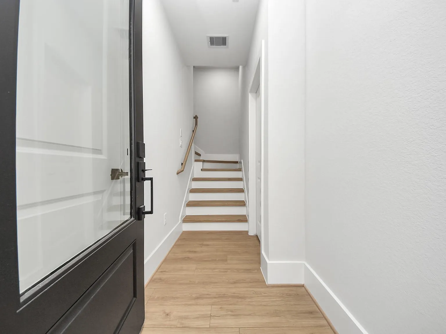 3 bed, 3.5 bath, 1839 sqft, $2,650 — Photo 3