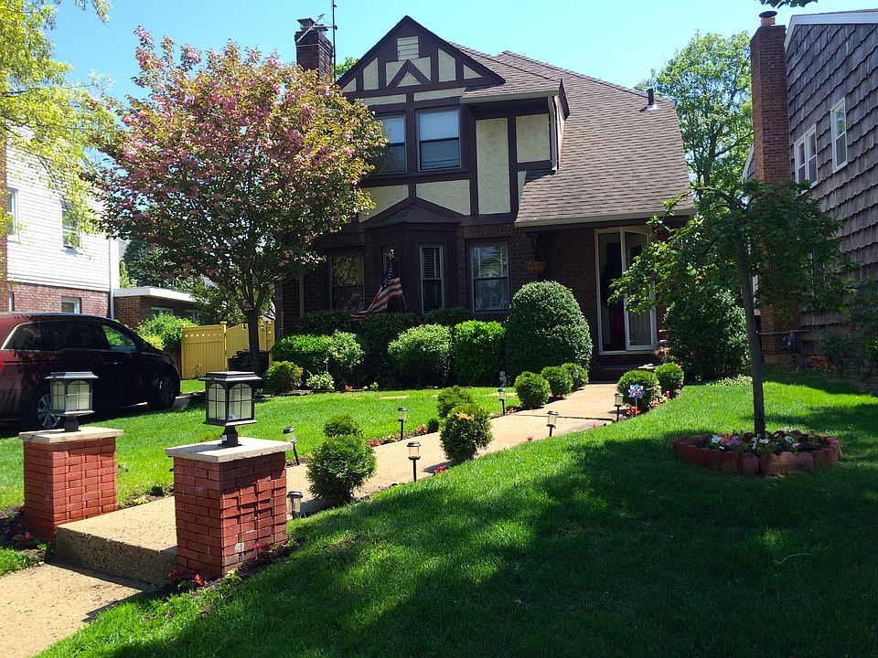 1st image of 152 Hempstead Ave