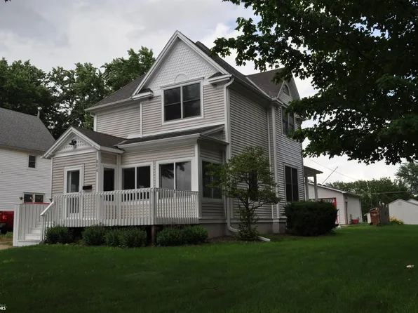 804 N Clark St, Carroll, IA 51401