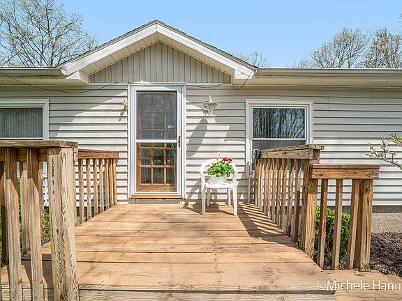 4th image of 6733 Carolyn Dr NE