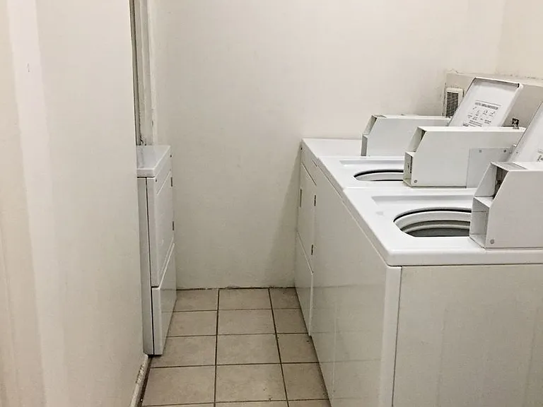 654 S Dunsmuir Ave — Photo 15