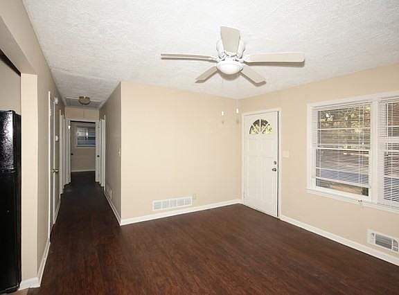 4th image of 4833 Pinedale Dr