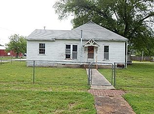 1017 E 3rd St, Cherryvale, KS 67335