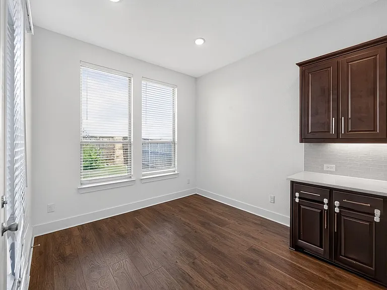 1104 Saratoga Rd — Photo 12