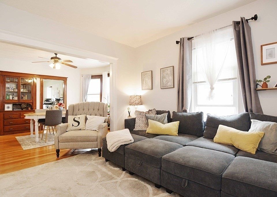 Living Room/ Dinning Room