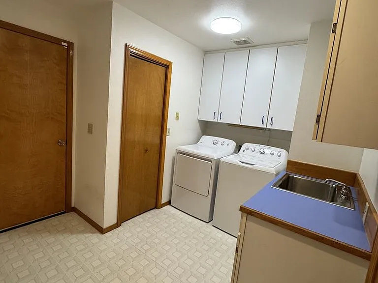 1033 S 232nd St — Photo 35