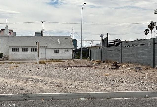 1st image of 402 Harrison Ave