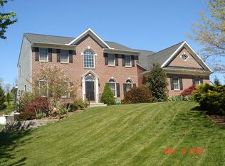 17 Fox Glen Dr, Sinking Spring, PA 19608