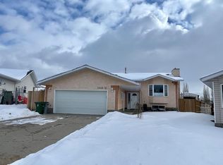 5906 12th Ave, Edson, AB T7E1J1