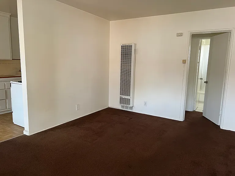 1372 N Serrano Ave #8 — Photo 3