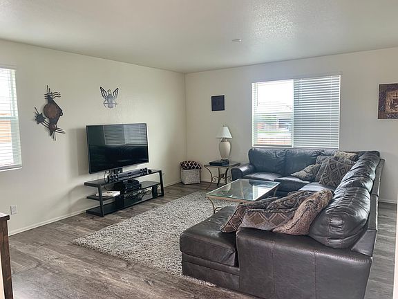 3rd image of 931 Camberly Dr