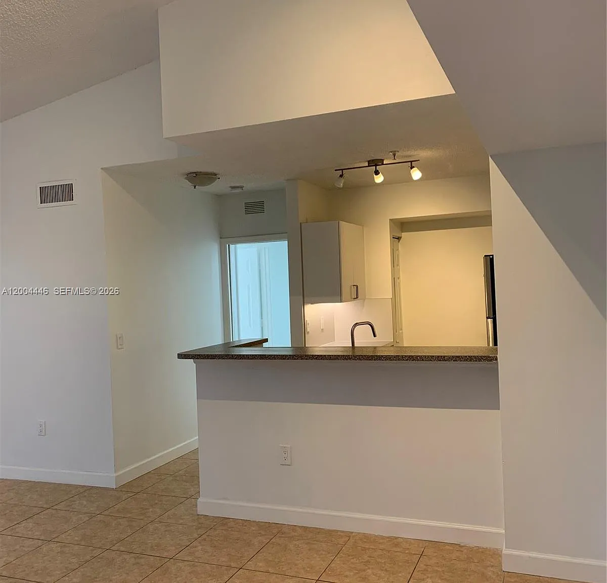 2 bed, 950 sqft, $2,350 — Photo 2