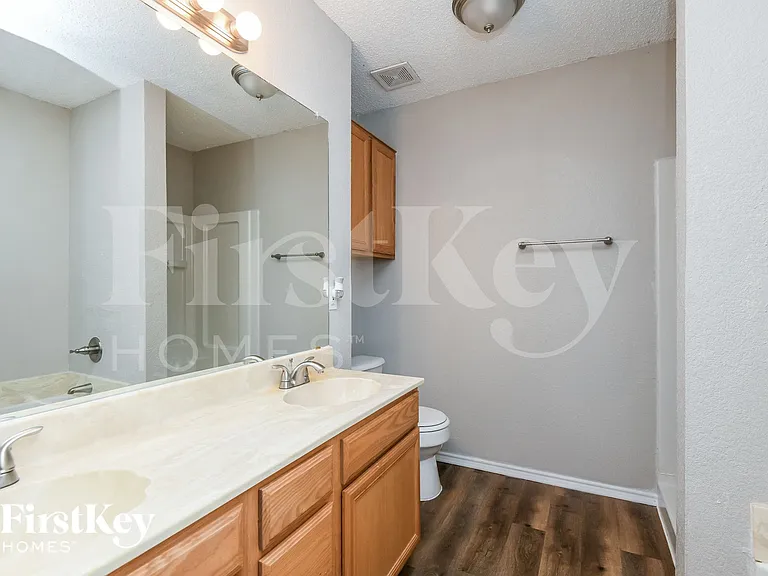 609 Hollyberry Dr — Photo 10