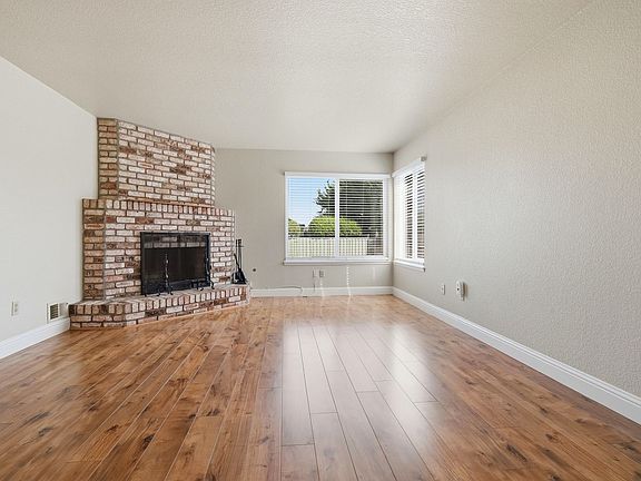 2nd image of 613 Cedar Dr