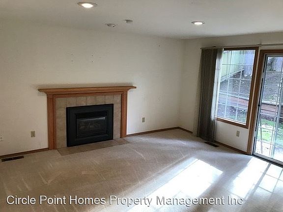 2nd image of 16721 NE 35th St