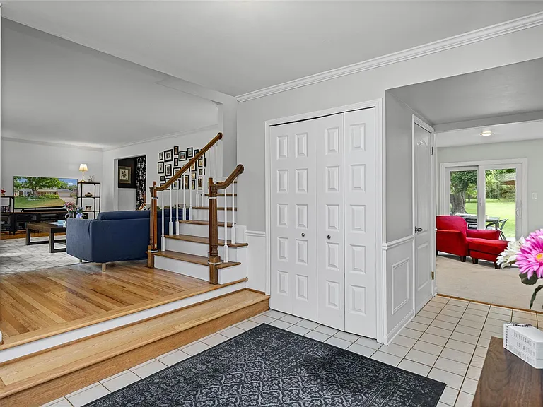 16610 Old Bedford Rd — Photo 4
