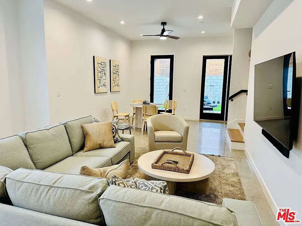 3 bed, 3.5 bath, 2043 sqft, $6,500 — Photo 3
