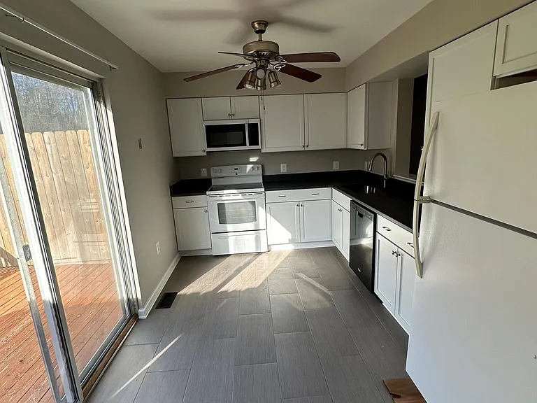 784 Medinah Cir — Photo 5