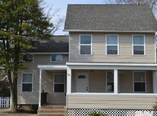 39 Simon St, Babylon, NY 11702