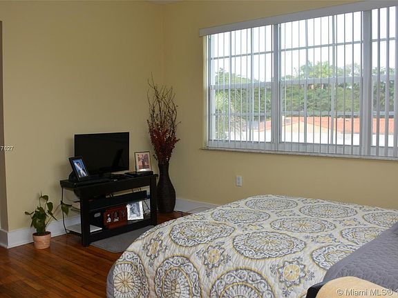 3rd image of 11520 NE 6th Ave APT 12