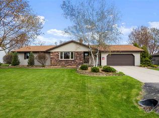 1955 Shady Springs Dr, Neenah, WI 54956