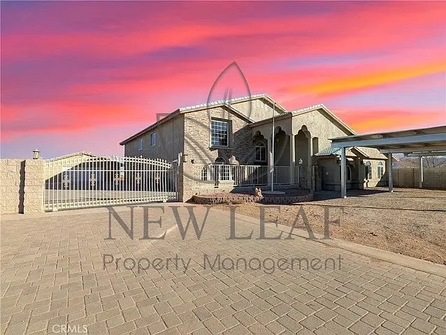 8 bed, 4972 sqft, $6,900 — Photo 1
