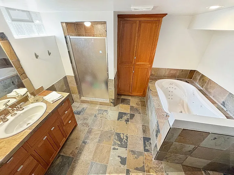 2541 Lakewood Ln — Photo 29
