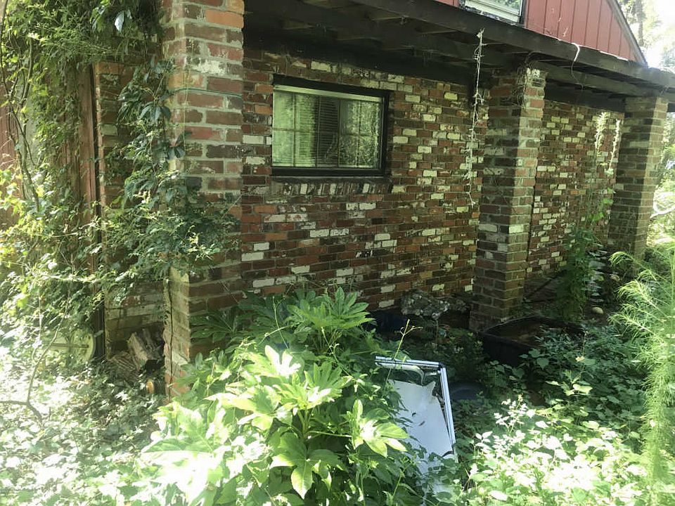2nd image of 1205 Brices Creek Rd